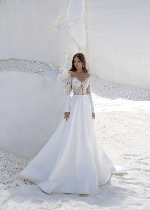 Long Sleeves Beaded Ivory Lace Satin Fashion Wedding Dress